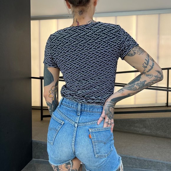 Black, white wavy pattern short sleeve women's crew neck top size S approx - Picture 3 of 12